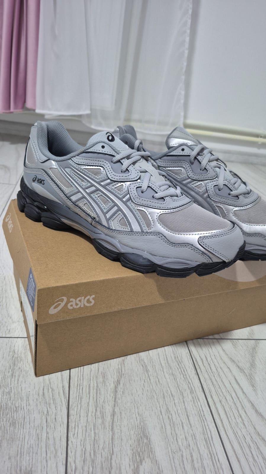 Adidași de la asics noi