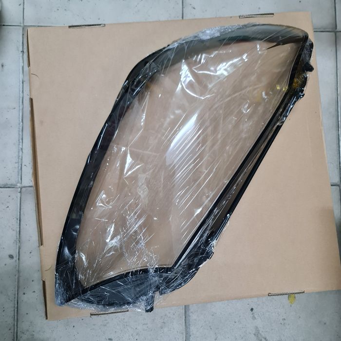 Стъклоза фар Mercedes 205 -2019 феис