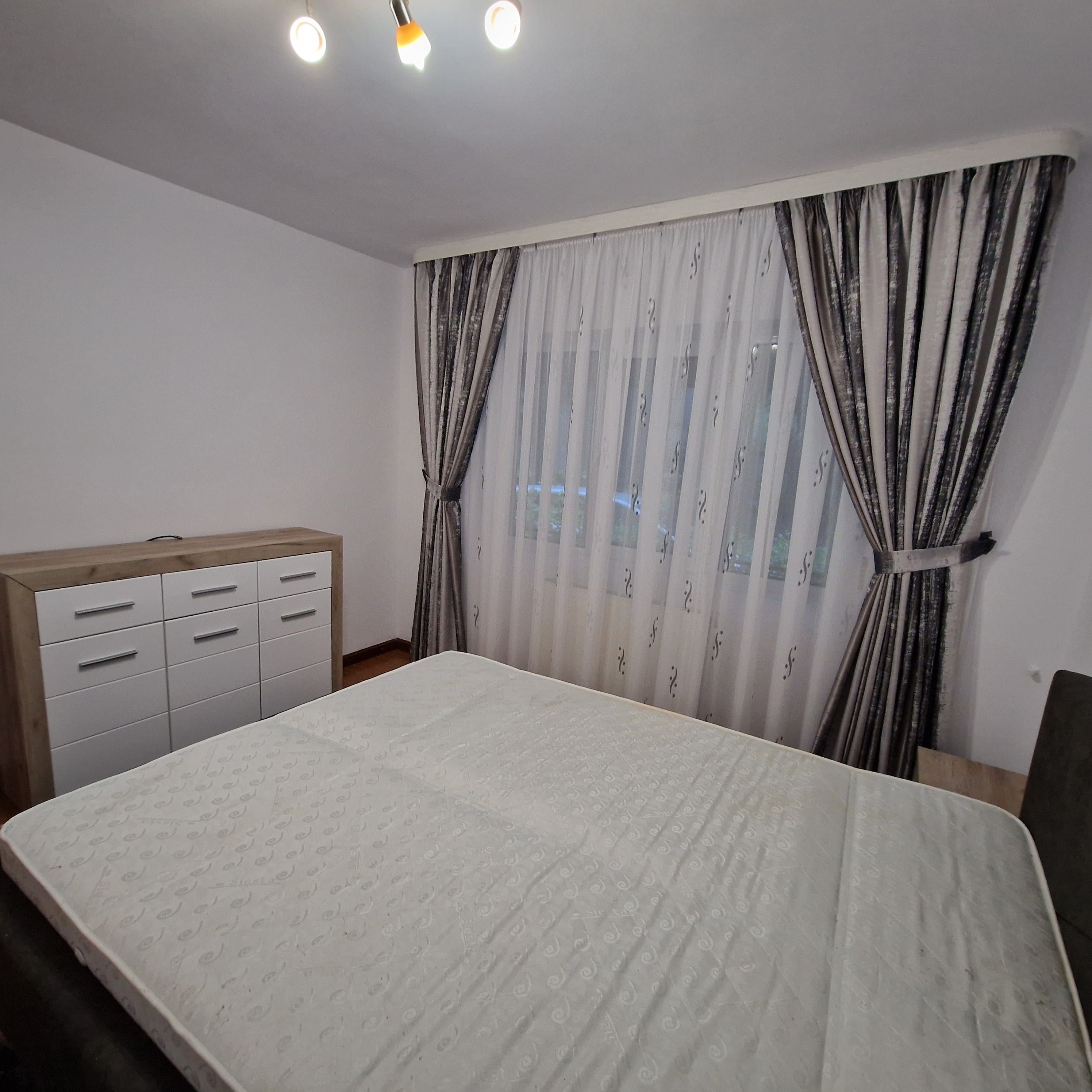 Apartament 3 camere de inchiriat la parter