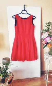 Червена елегантна рокля за женствена визия