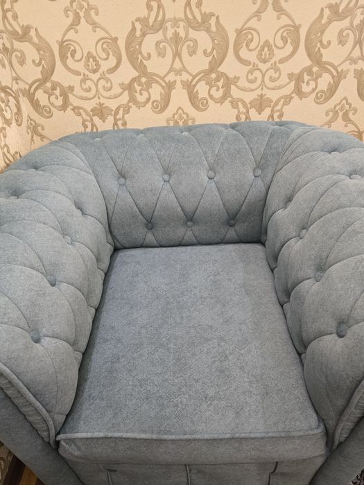 Диван кресло 2 штука и журнальный столик новом состоянии