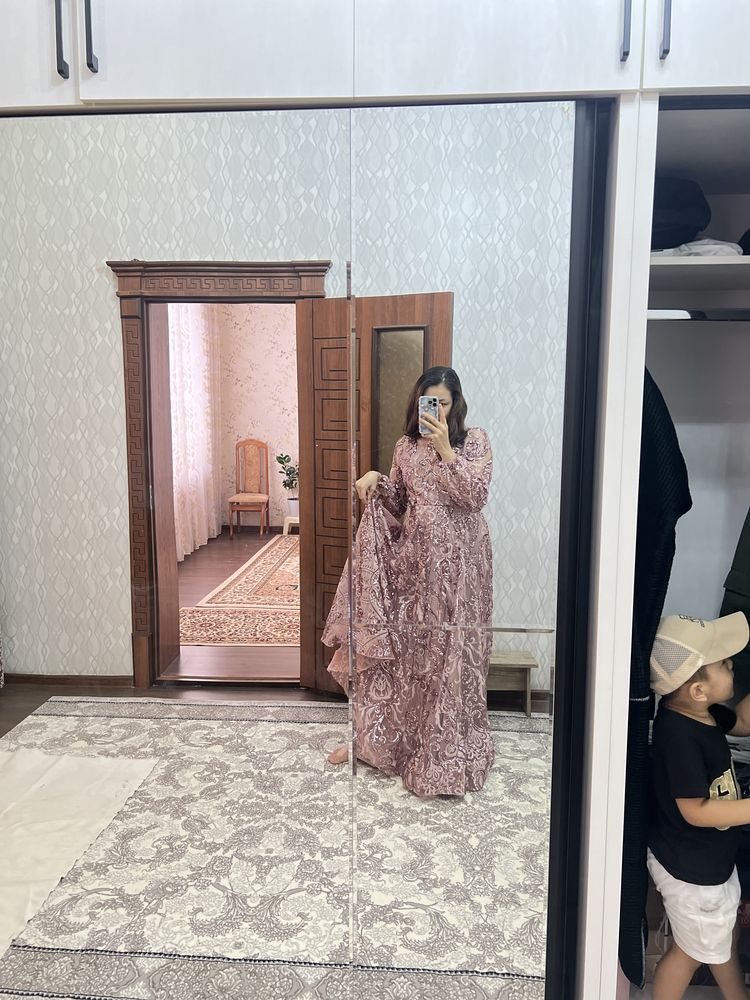 Vecherni kuylak 1 marta kiyilgan x xl razmerlaga tugri keladi