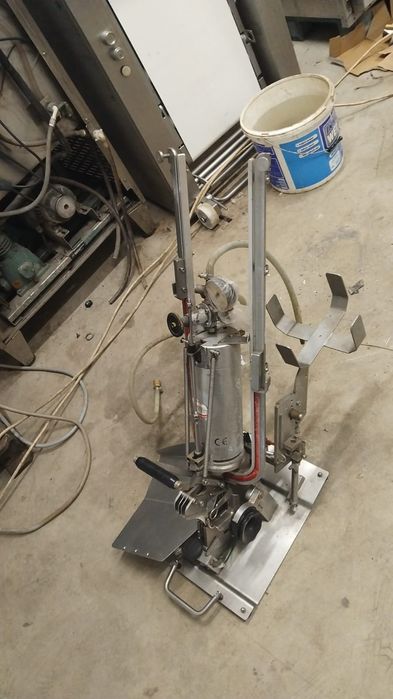 Vând clipsator salam mezeluri