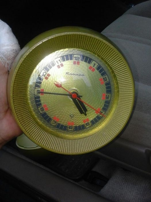 Часы старые Янтарь