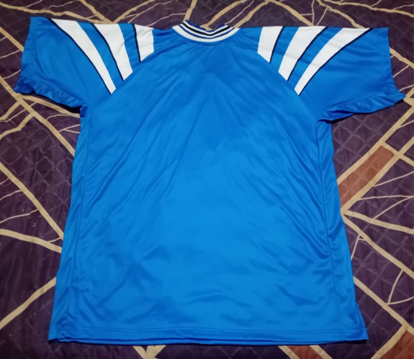 Тениска на Левски