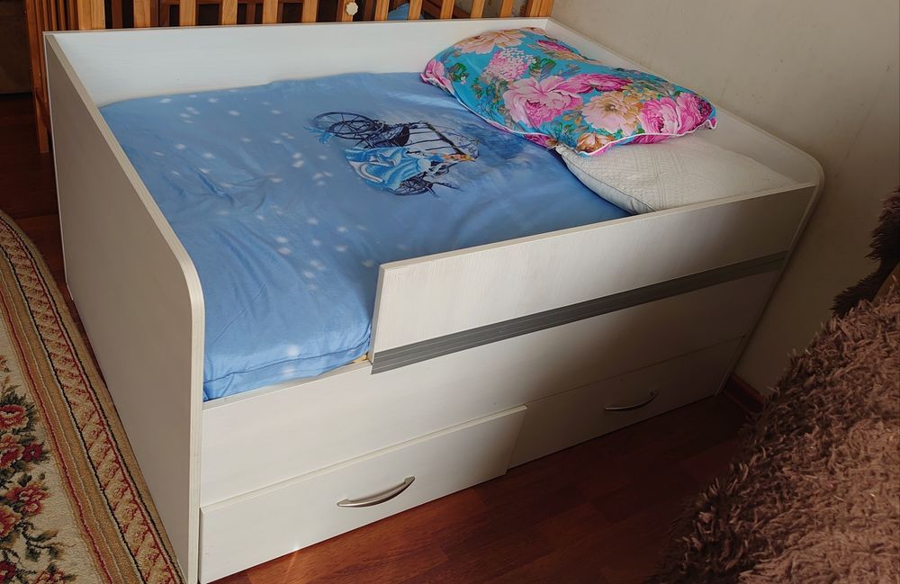 Срочно! Продам кроватку с ортопедическим матрасом.В отличном состоянии