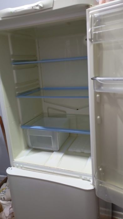 Істеп тұрған  холодильник жақсы мұздатады келісім бар