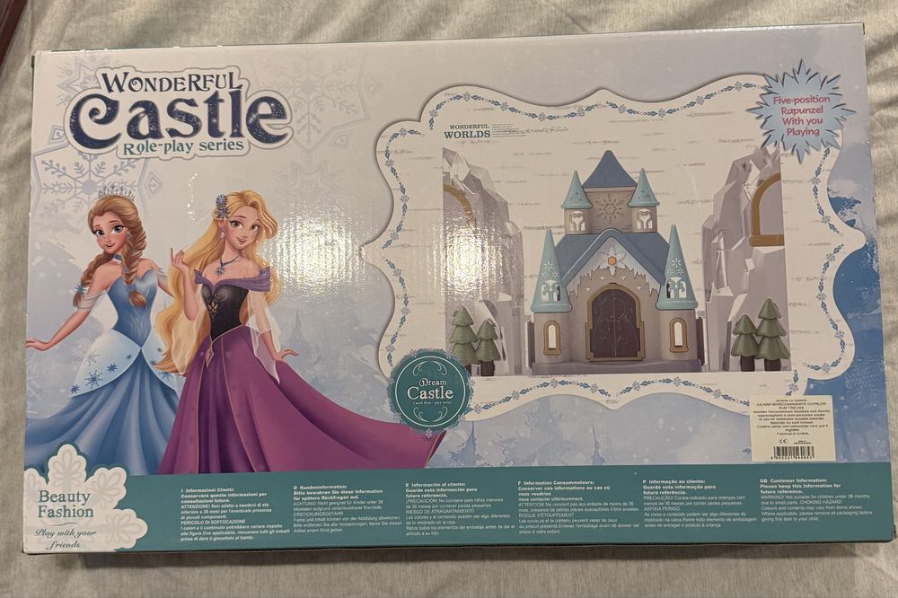 Castel si Papusi Frozen Wonderful Castle