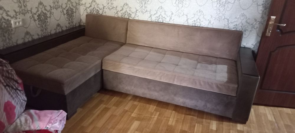 Продается диван угловой,2 кресла