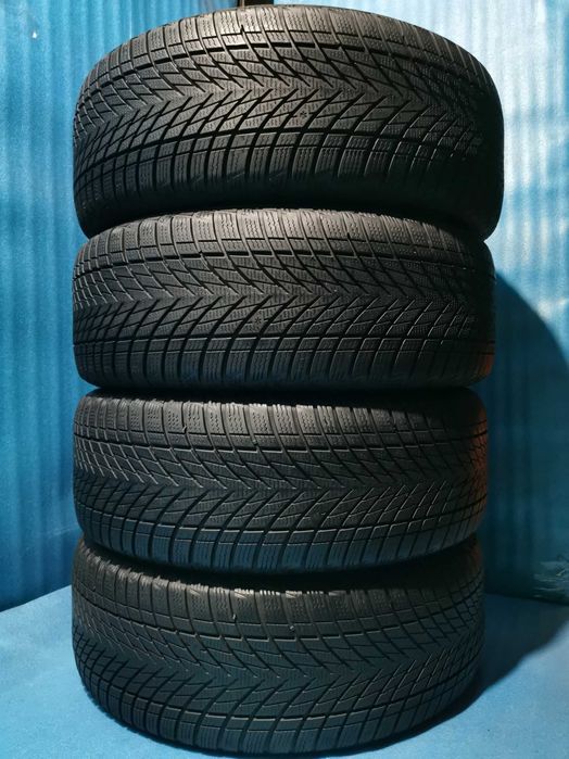 235 50 19 pirelli m+s 4 buc