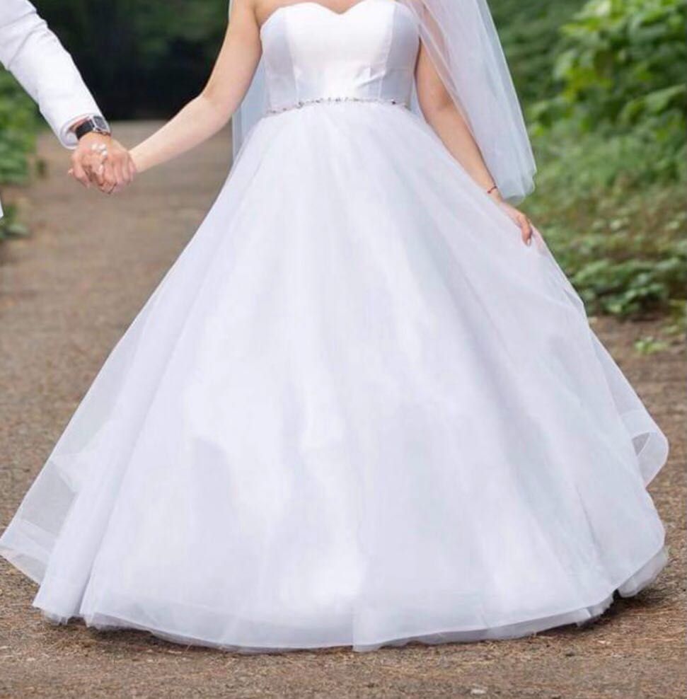 Класическа сватбена рокля