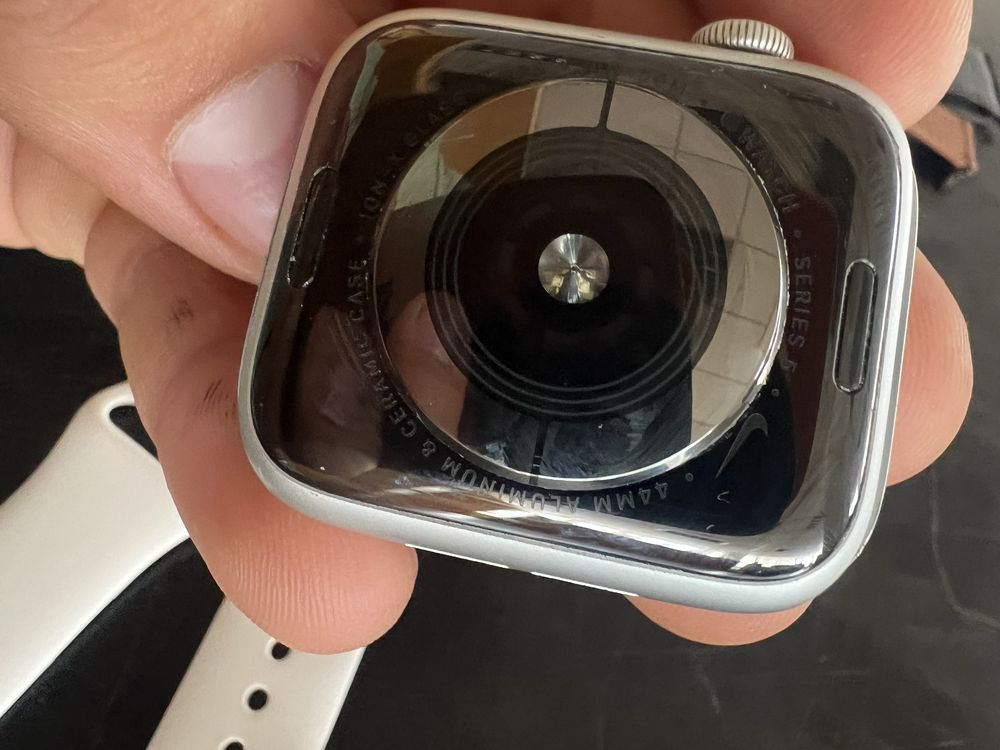 Apple Watch Series 5 44mm sotiladi