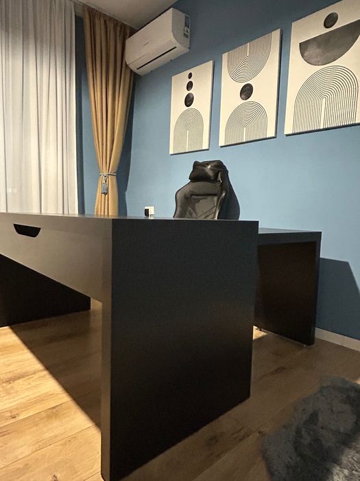Vând birou negru IKEA