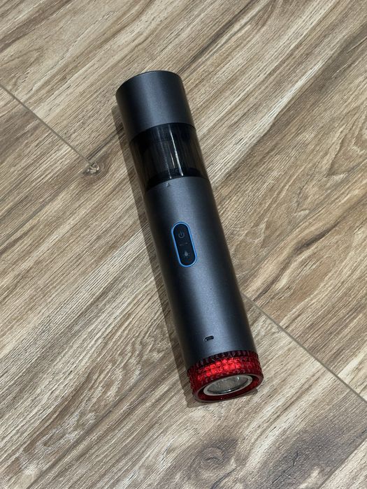 Автомобильный пылесос с функцией фонаря