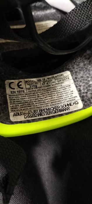 vând urgent casca de biciclete abus