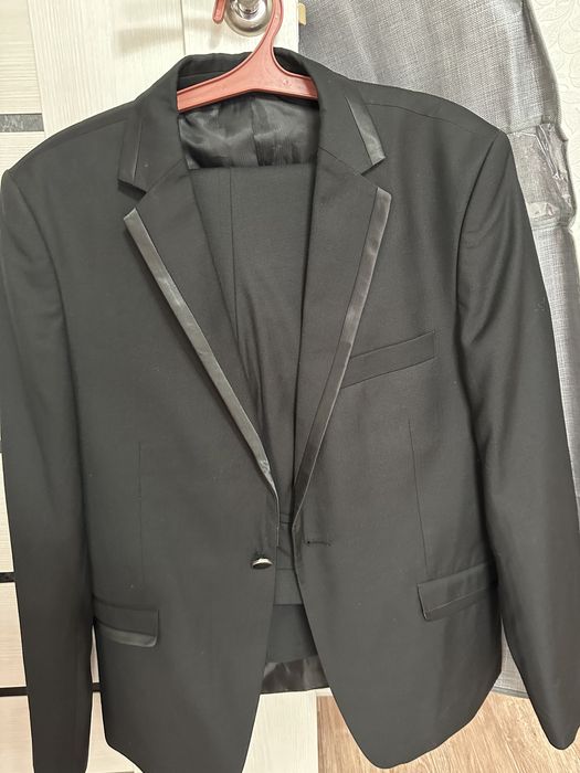 Продается костюм новый!