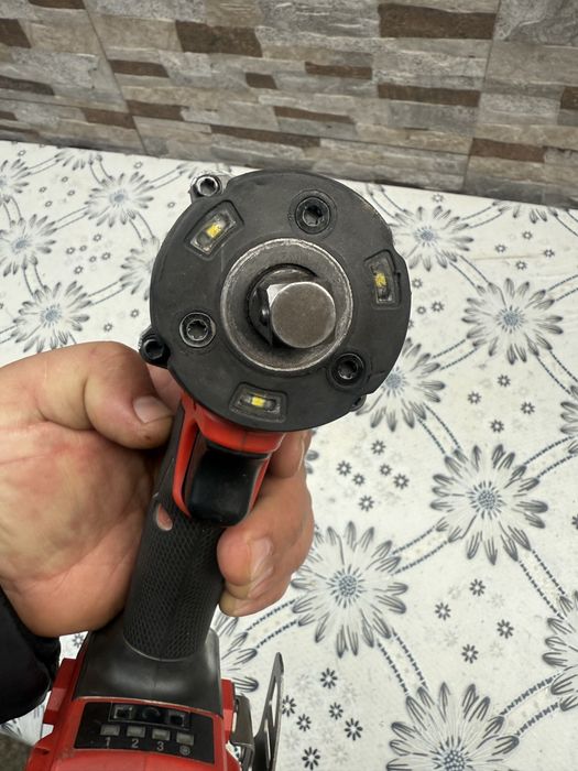 Акумулаторен гайковерт ударен MILWAUKEE M18 FIW2F12-0X