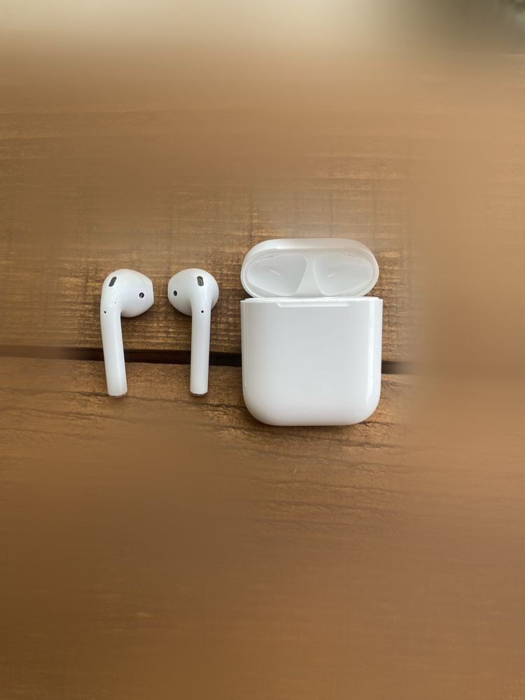 Airpods 2 почти неизползвани