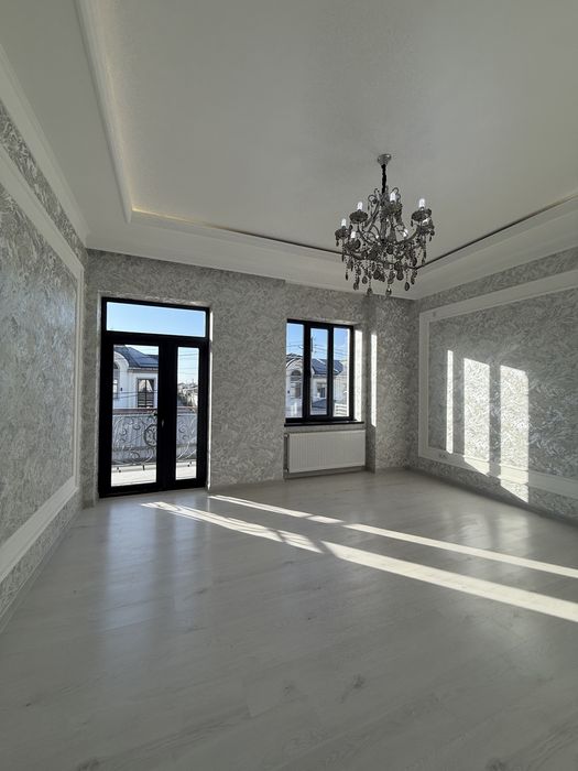 6 хонали НЕОКЛАССИКА ховли сотилади! Сергили тумани, 11 метро бекати