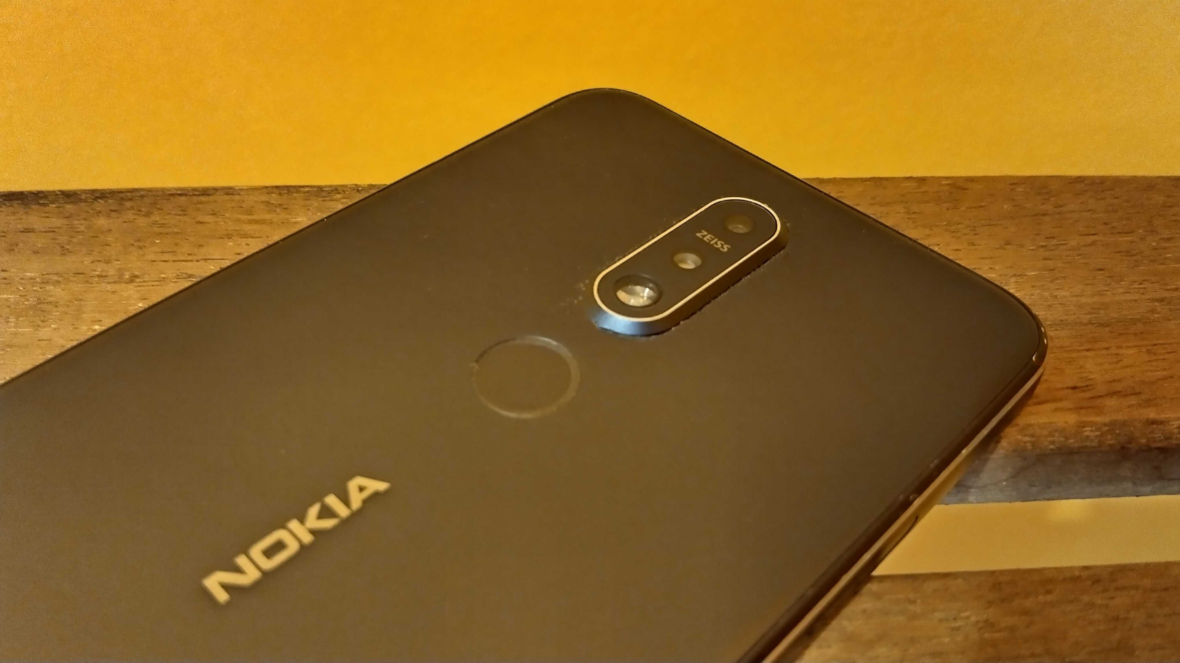 Смартфон Nokia 7.1 с Android 10 и два протектора