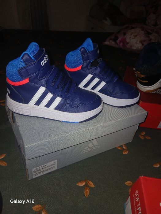 Vând ghetele si adidasi