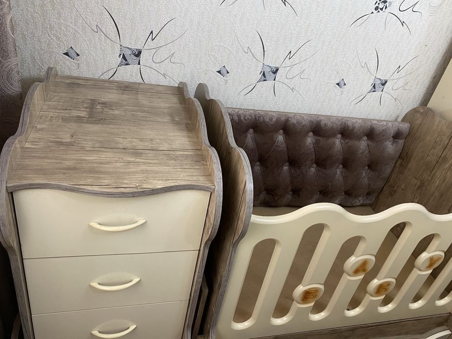 Детский кровать.