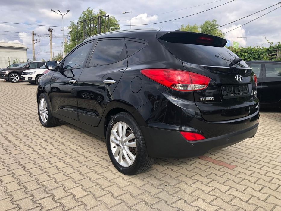 Hyundai IX35 4x4 - 2.0D Euro 5 - Clima * Semi-Piele