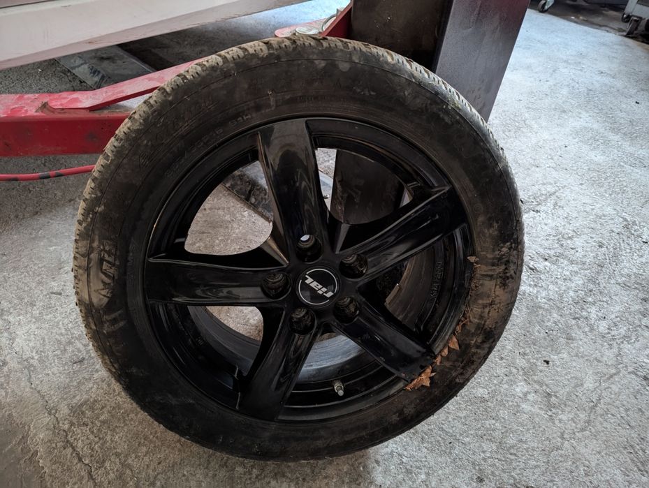 Jante aliaj cu cauciucuri de iarna 16" Nissan Leaf