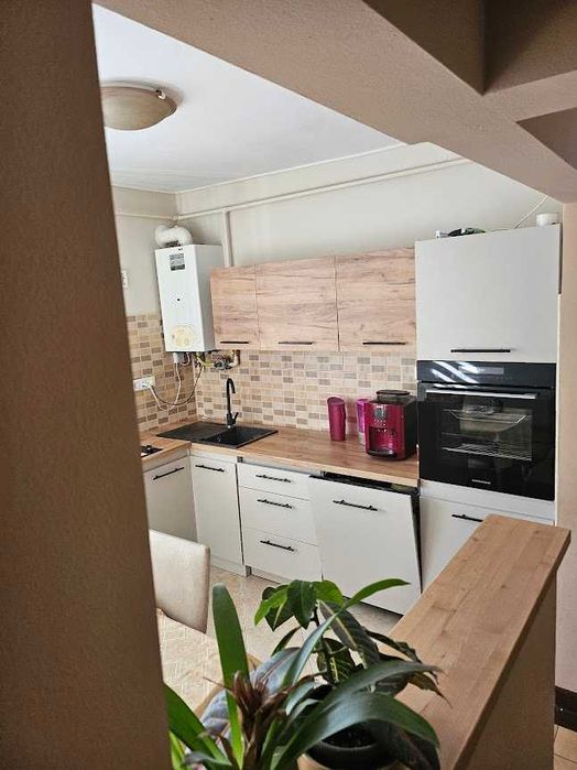 Vând apartament spațios și luminos în zona centrală