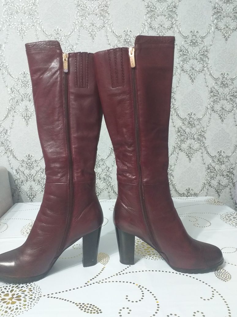 Продам сапоги,размер 38-39, цена 15000