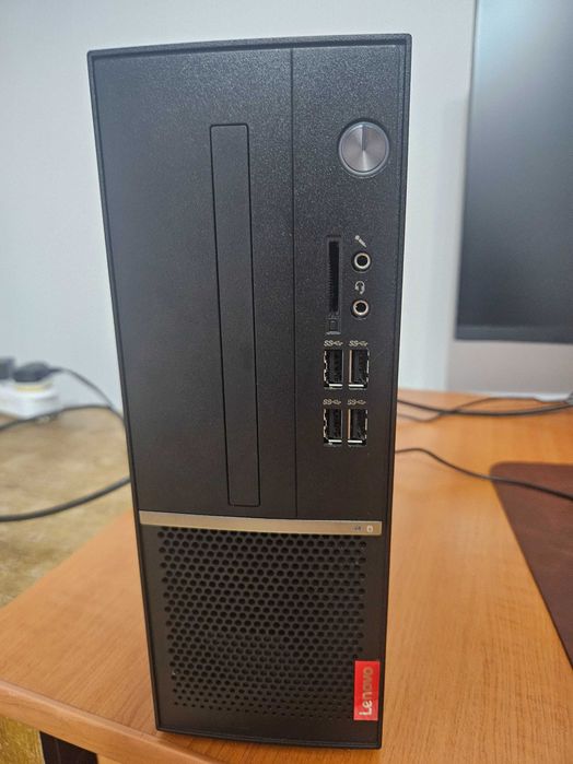Unitate Desktop Lenovo Tower Windows 11 Pro licentiat