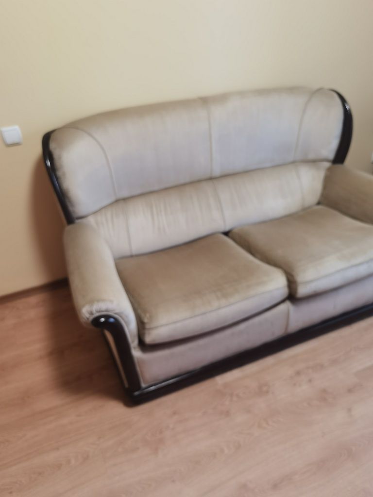 Продава диван двойка масивен