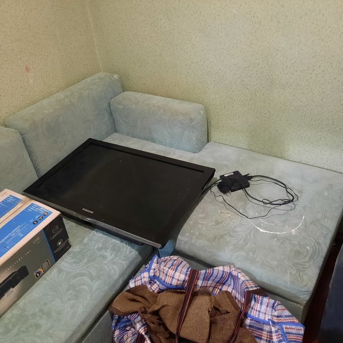 зеленый диван, угловой