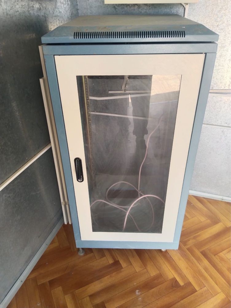 Серверный шкаф продается
