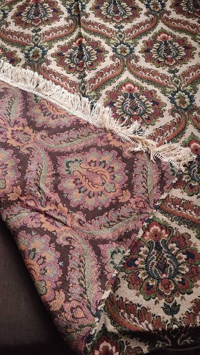 Неупотребявано жакардово покривало за легло или диван