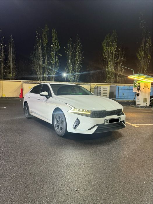 Kia K5 1- pazitsiya 2022 yil