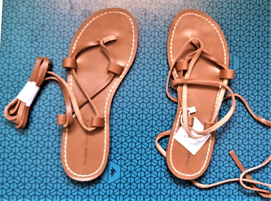 Pull & Bear Sandale maro negre cu bretele infasurate, marimea 36