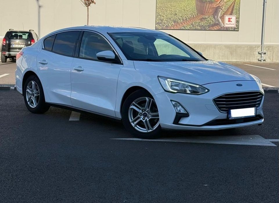 Ford focus 1.0 EcoBoost model 2019/Revizii la zi