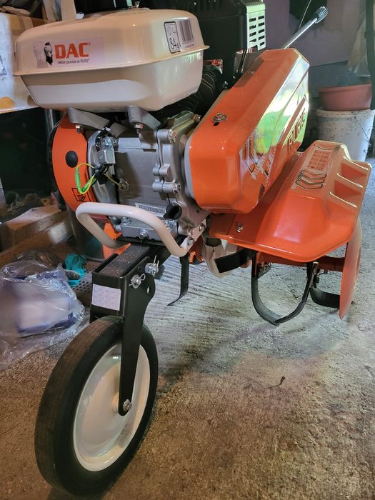 Motosapa pe benzina - noua - factura cu garantie 2 ani