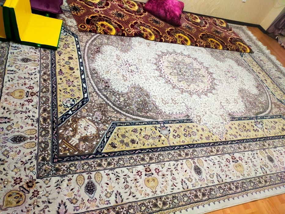 Ковер  в отличном состоянии