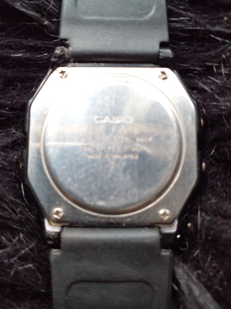 ПРОДАВАМ часовник КАСИО  оригинален 20лв