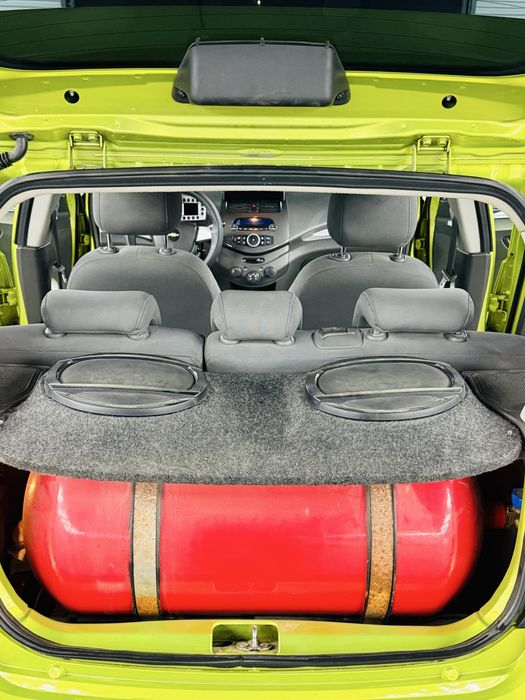 Spark 3-pazitsiya 2013yil Mexanika M/T  5700$ Kraska toza