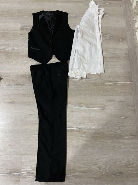 Продам костюмы на 7/8 лет и втопрй костюм 9/10/11 лет