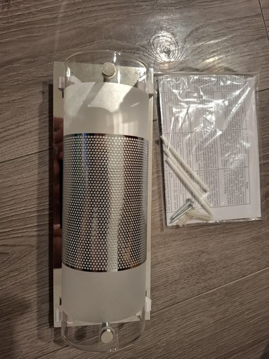 Aplica de perete modernă – sticlă mată – design elegant