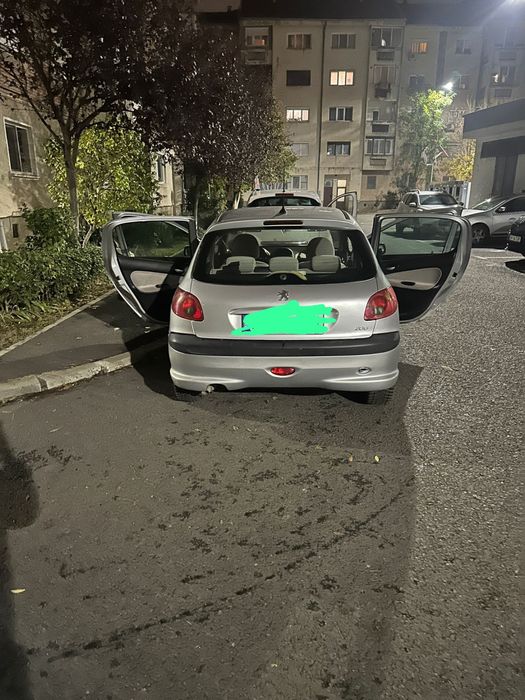 Vând Peugeot 206