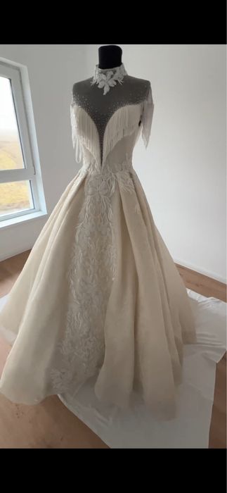 Rochie de mireasa potrivita pentru marimea XS-S