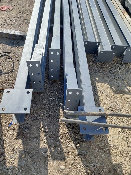 Vand hala metalica 10x15x4 
4 ferme si 8 stalpi la 2.200euro