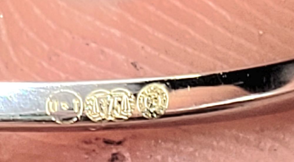 Inel din aur alb de 9k cu smarald și diamante