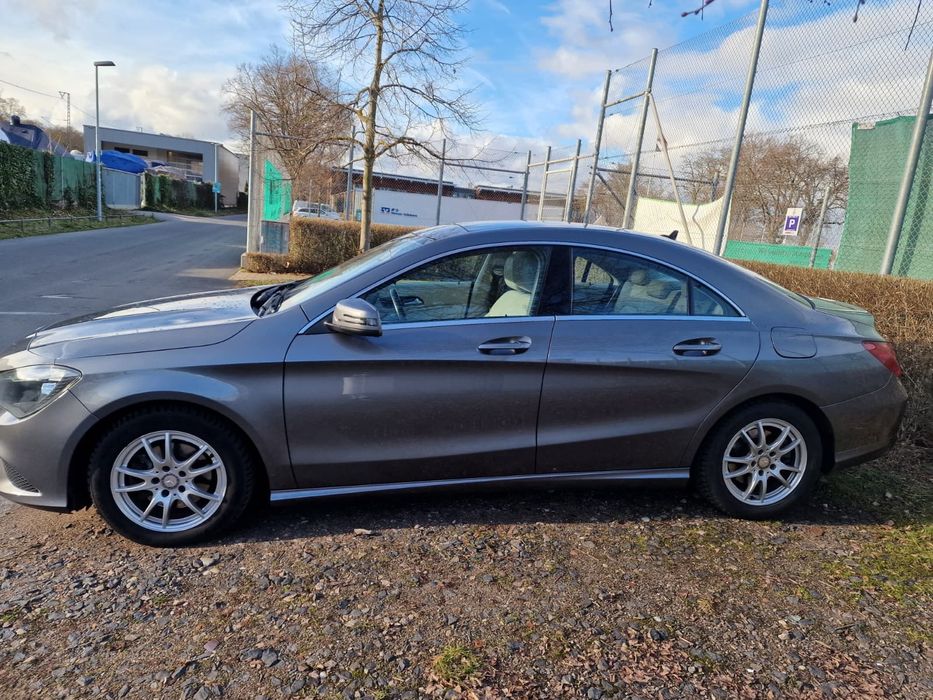 Mercedes-Benz CLA 200 CDI an 2014– Panorama, Automată, 

Mașina este