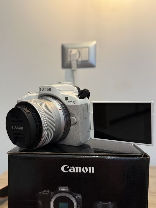 CANON EOS R50 Mirrorless Alb, Garantie Altex!